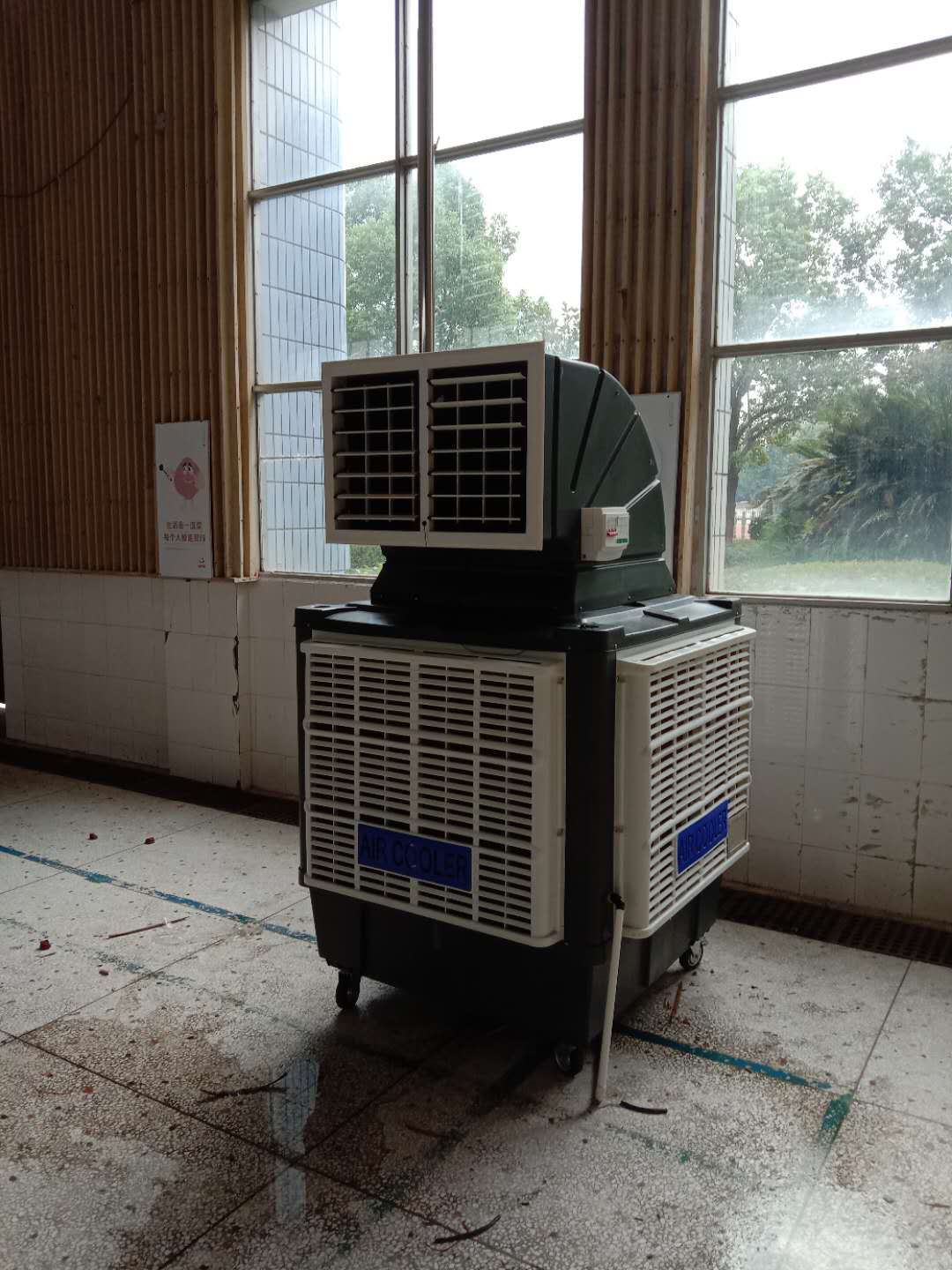 市三中学生食堂水空调降温机